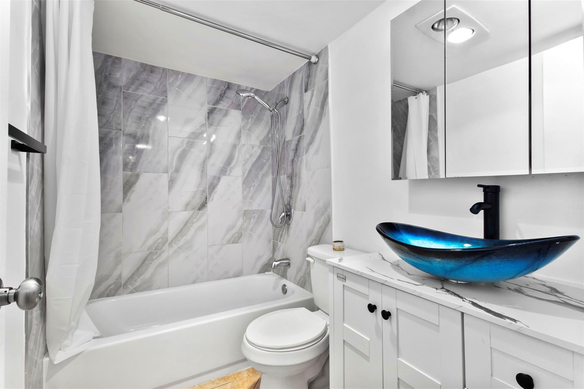 251 South Cypress Road, Unit 127 Pompano Beach, FL 33060 - Photo 4 of 29 Bathroom