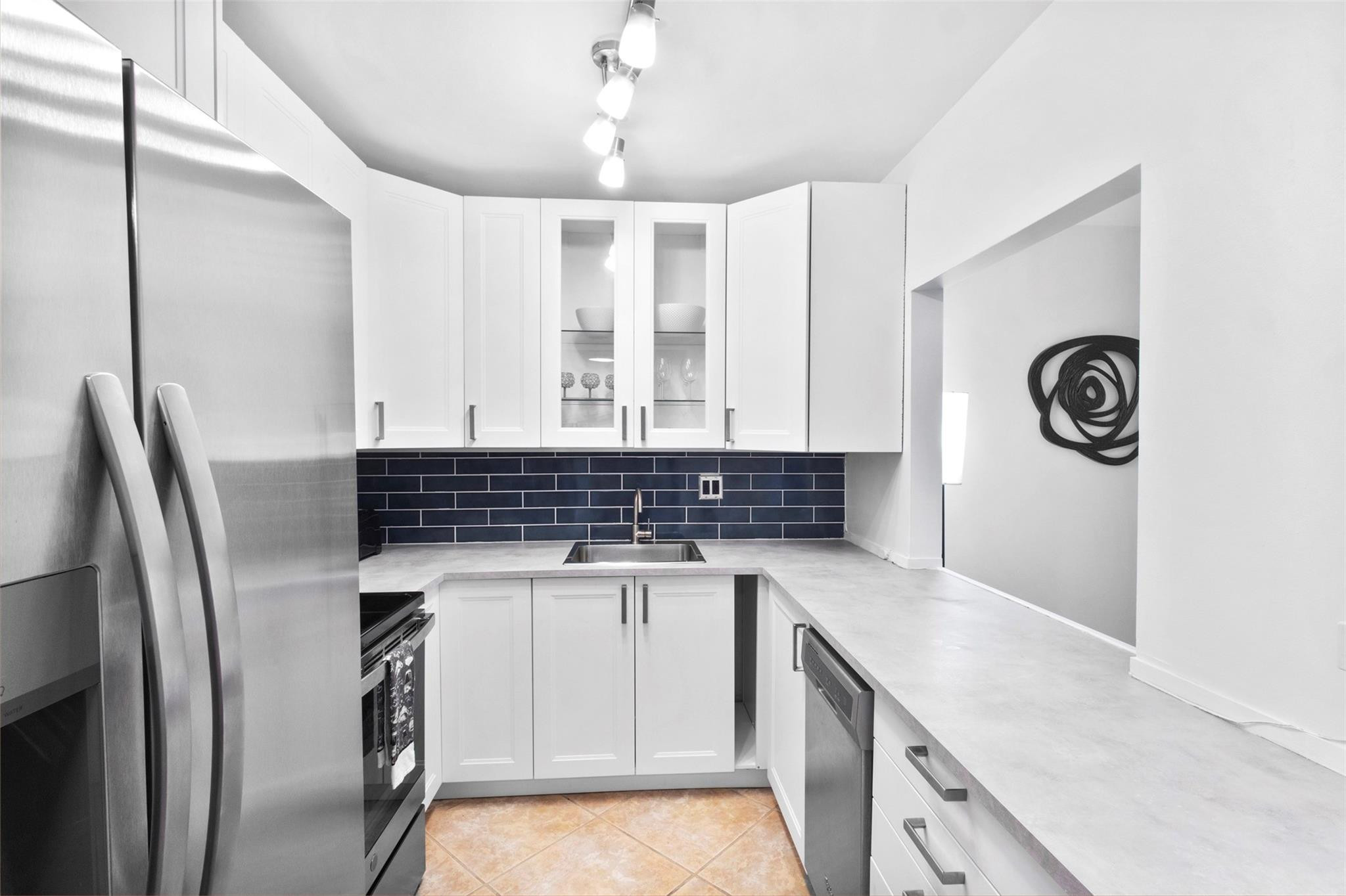 251 South Cypress Road, Unit 127 Pompano Beach, FL 33060 - Photo 9 of 29 Kitchen