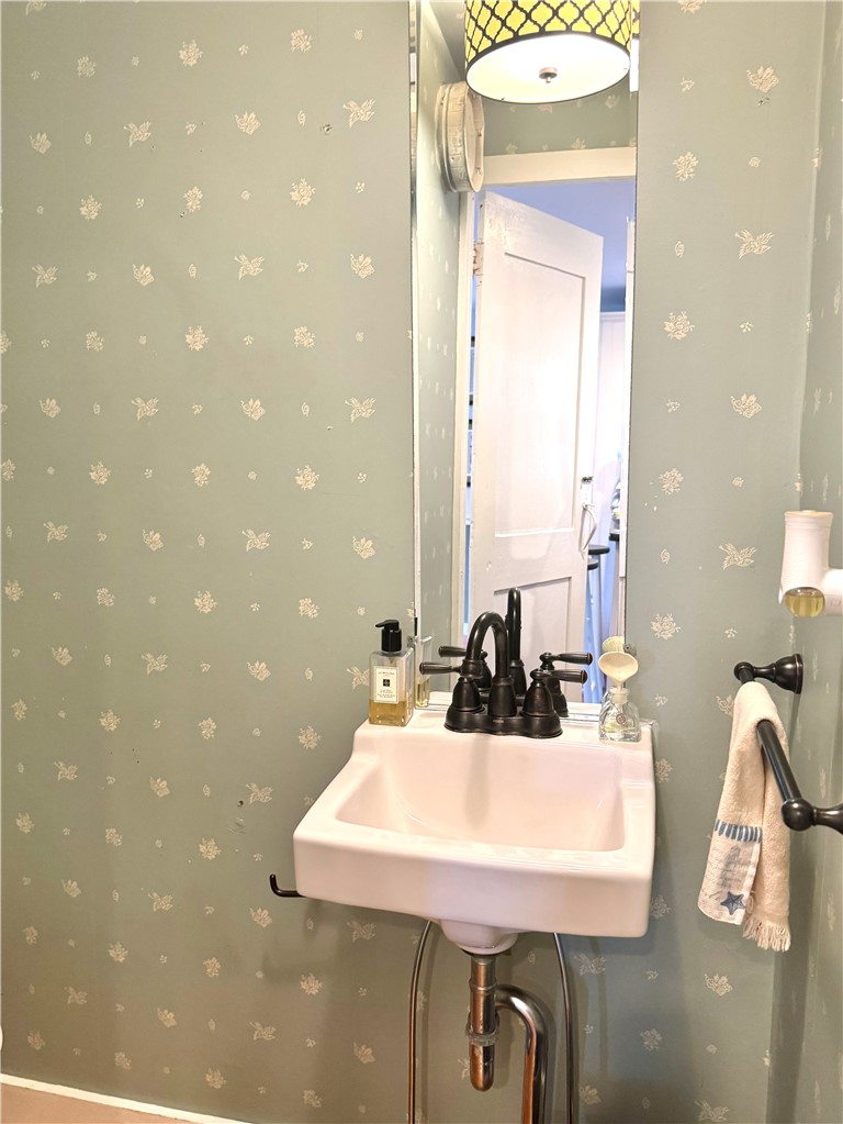 26 South Baptist Street Newport, RI 02840 - Photo 12 of 13