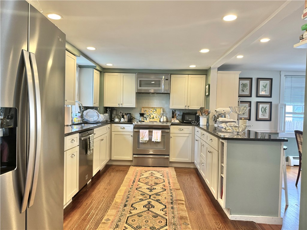 26 South Baptist Street Newport, RI 02840 - Photo 3 of 13