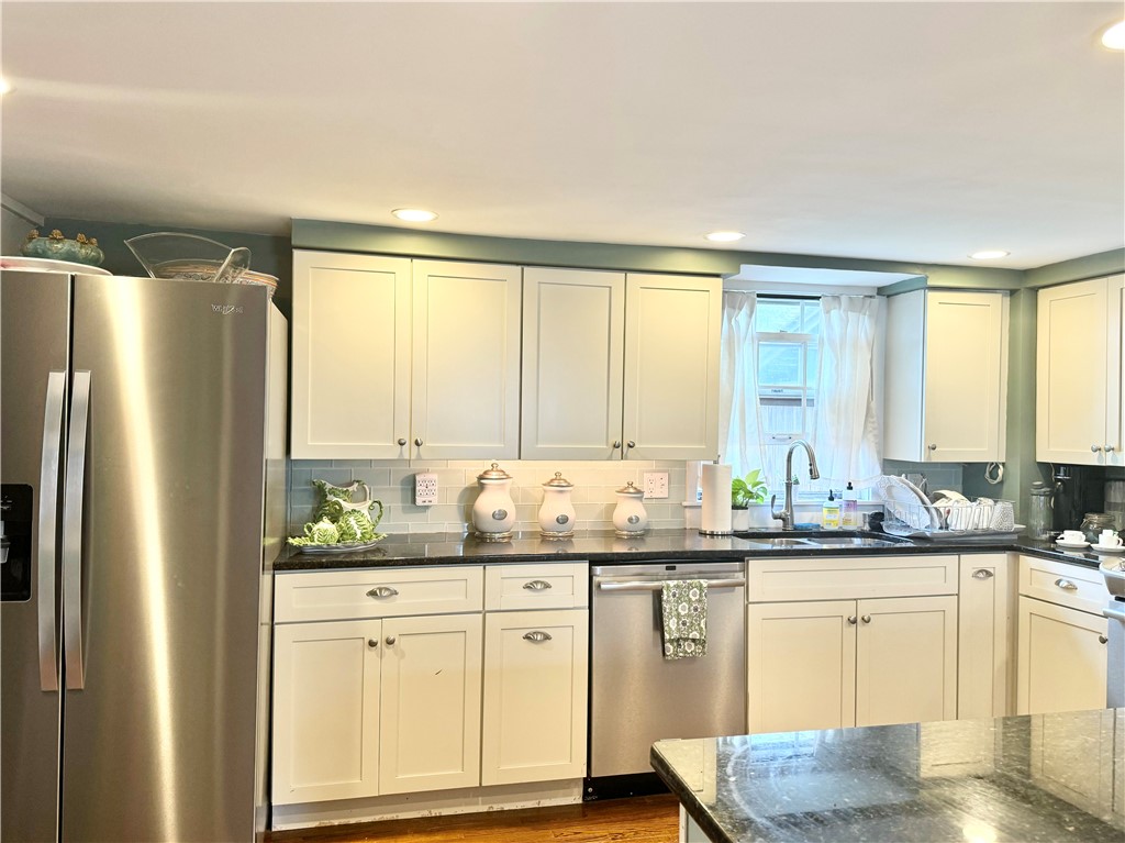 26 South Baptist Street Newport, RI 02840 - Photo 4 of 13