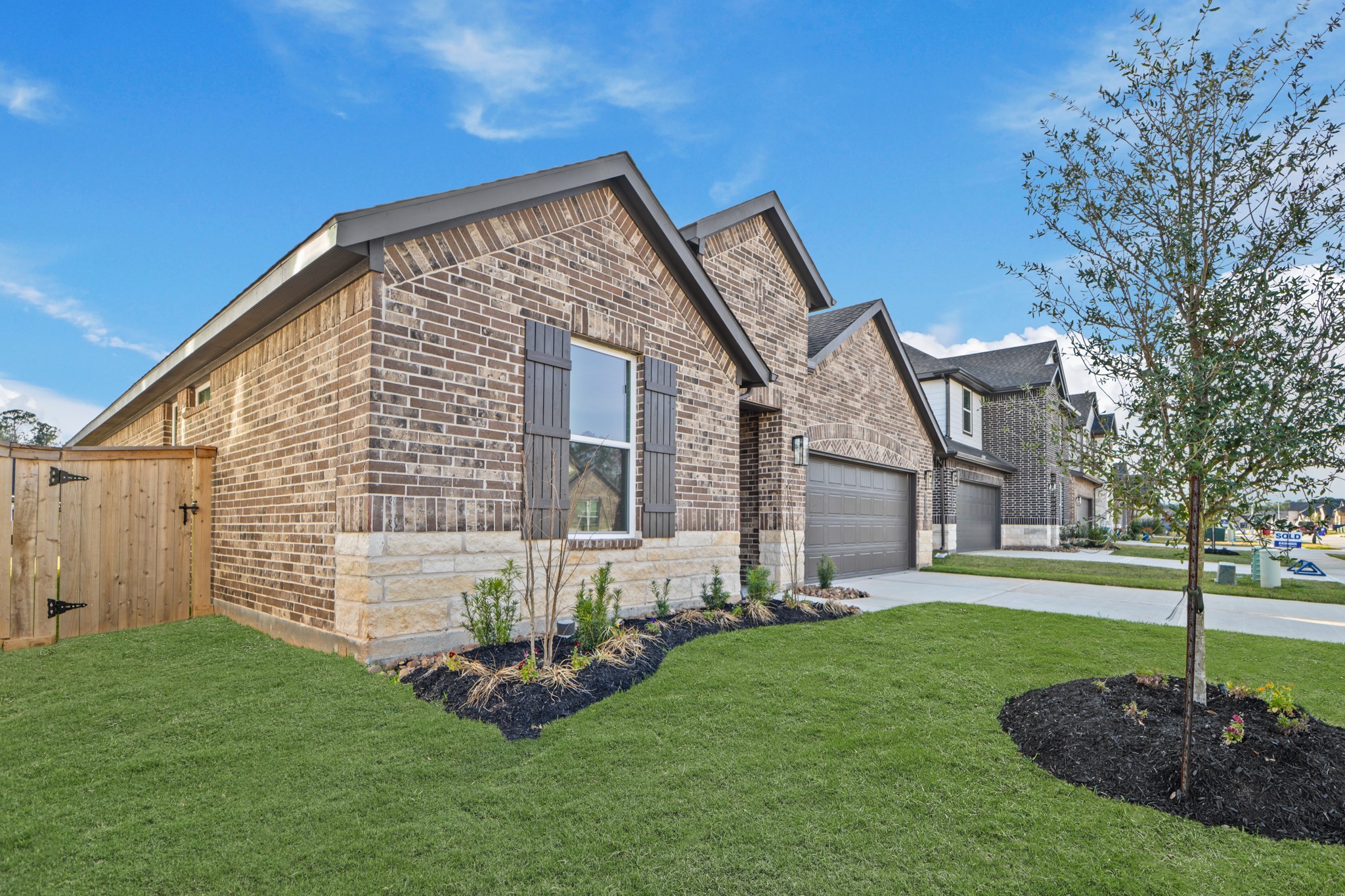 255 Springfield Terrace Drive Conroe, TX 77304 - Photo 3 of 19