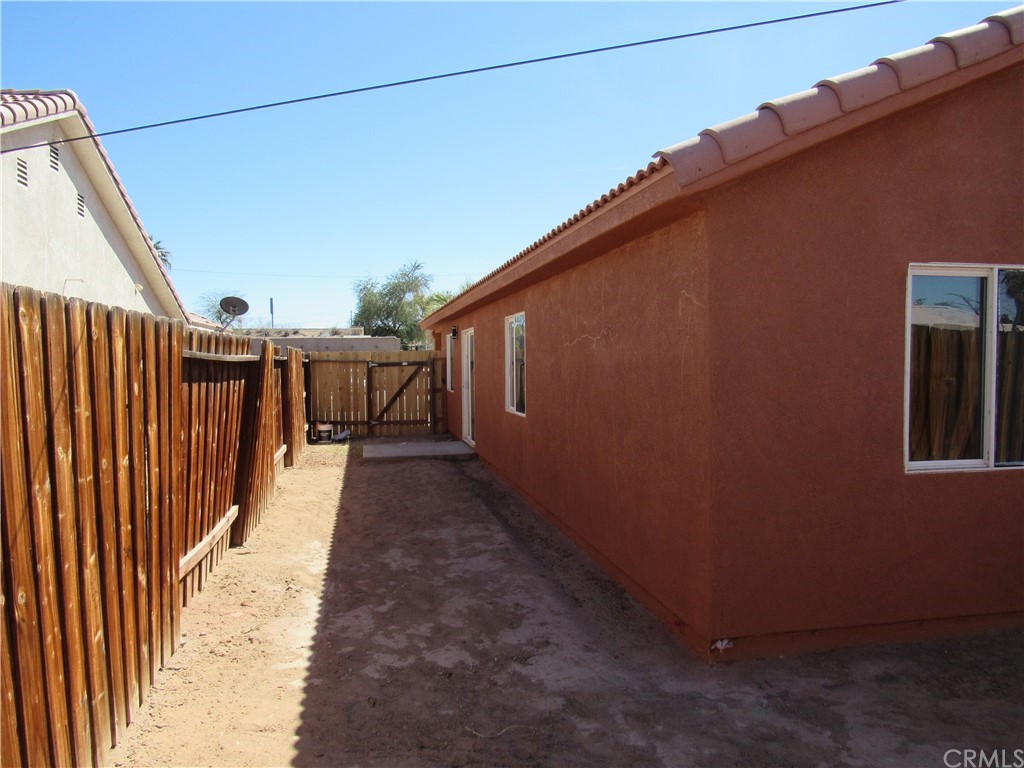 635 West Rice Street Blythe, CA 92225 - Photo 4 of 28