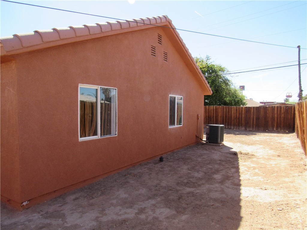 635 West Rice Street Blythe, CA 92225 - Photo 5 of 28