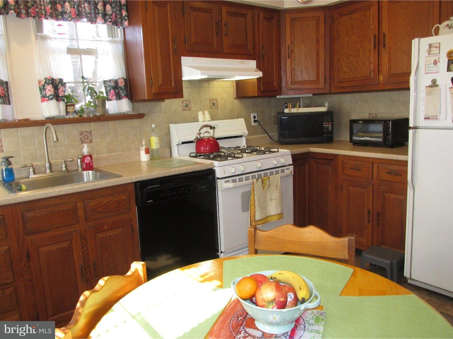 7952 Ridgeway Street Philadelphia, PA 19111 - Photo 10 of 25 Kitchen