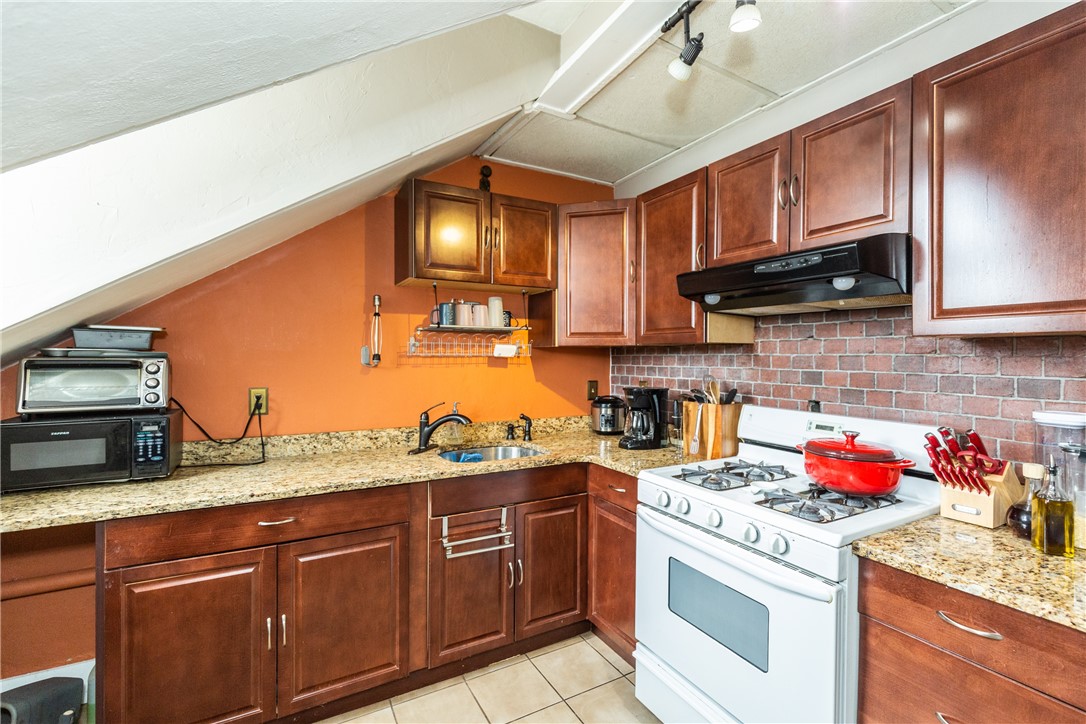 103 Prospect Street Pawtucket, RI 02860 - Photo 19 of 42 3rd Floor Kitchen