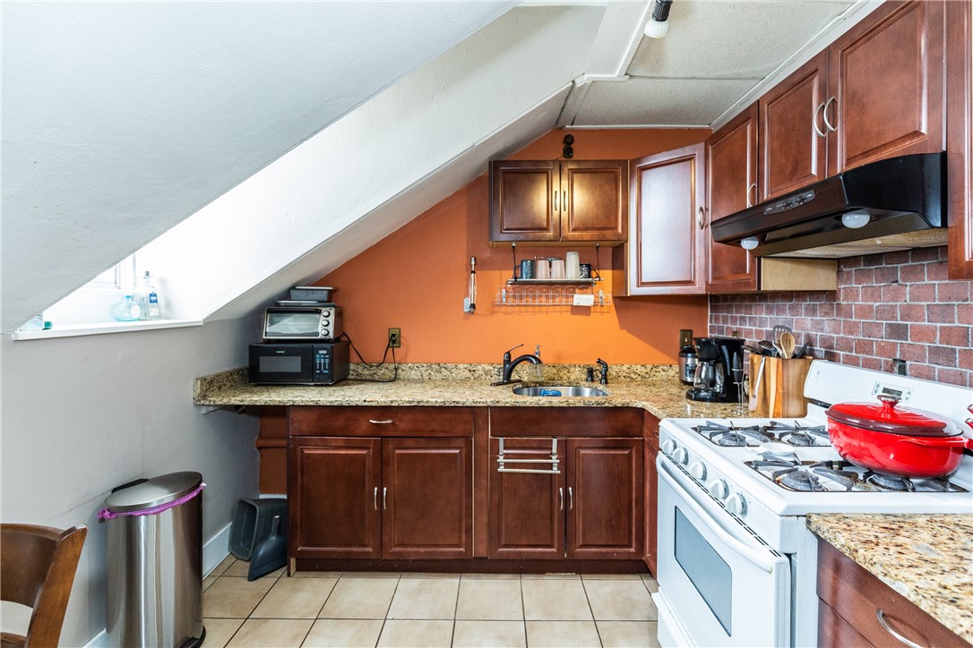 103 Prospect Street Pawtucket, RI 02860 - Photo 20 of 42 3rd Fl Kitchen