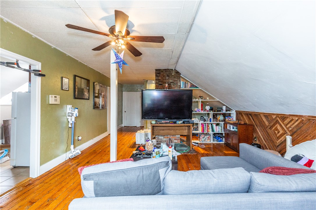 103 Prospect Street Pawtucket, RI 02860 - Photo 21 of 42 3rd Fl Living Rm