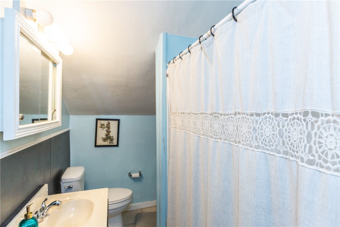103 Prospect Street Pawtucket, RI 02860 - Photo 24 of 42 3rd Fl Bathroom