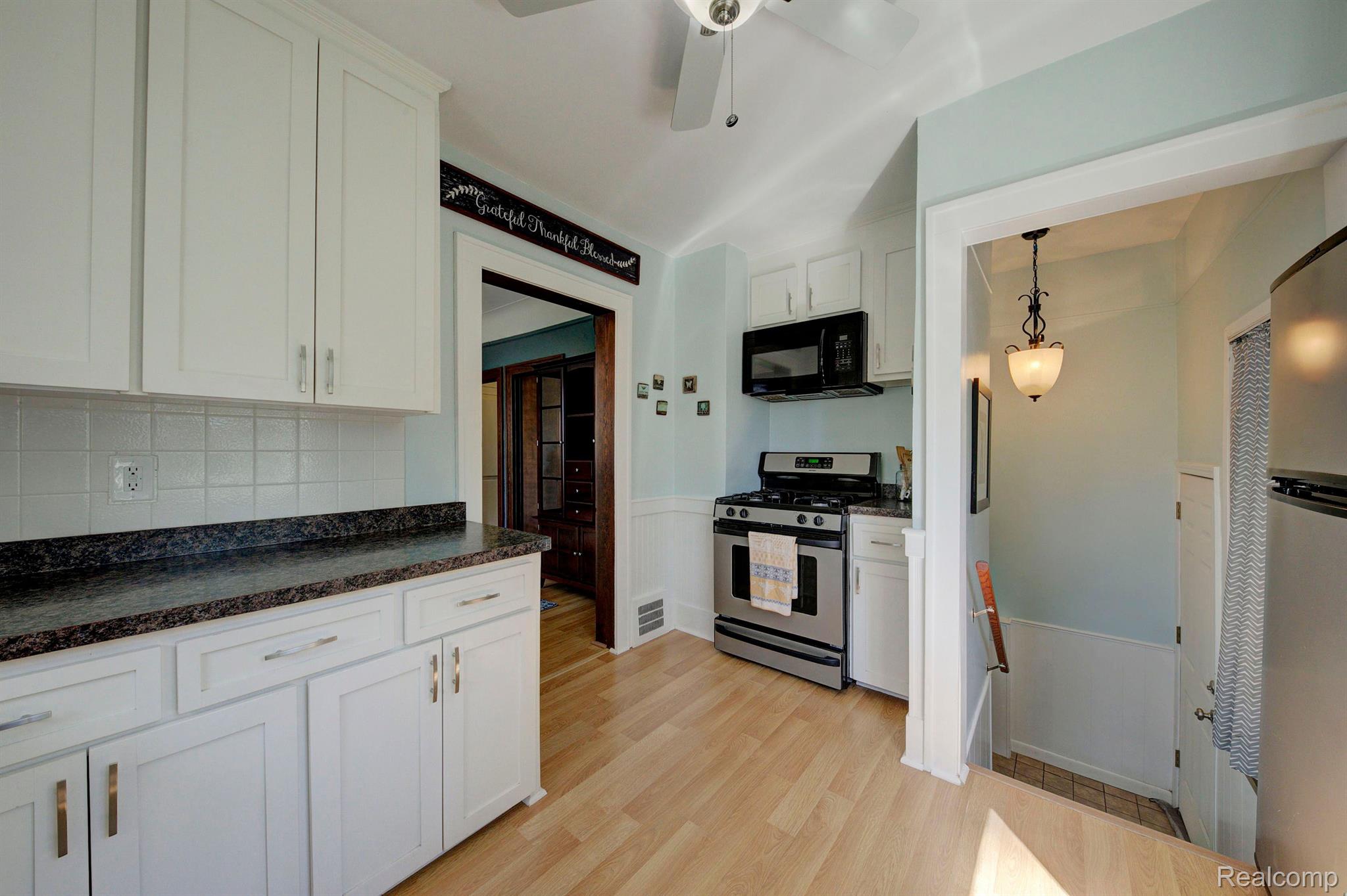 2253 Dorothea Road Berkley, MI 48072 - Photo 10 of 32 Gallery Image 10