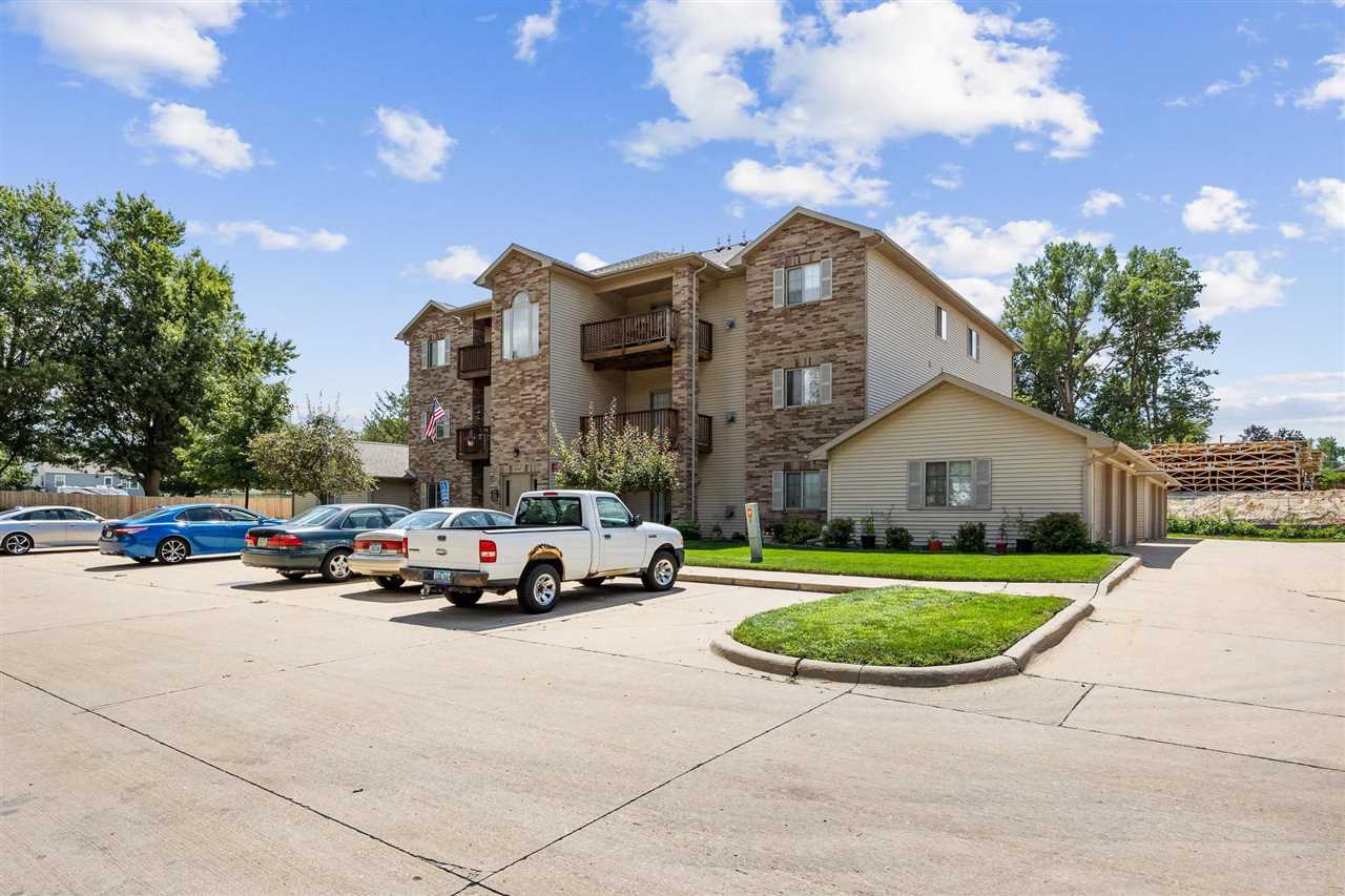 3040 Center Point Road Northeast, Unit 101 Cedar Rapids, IA 52402 - Photo 1 of 26 Gallery Image 1