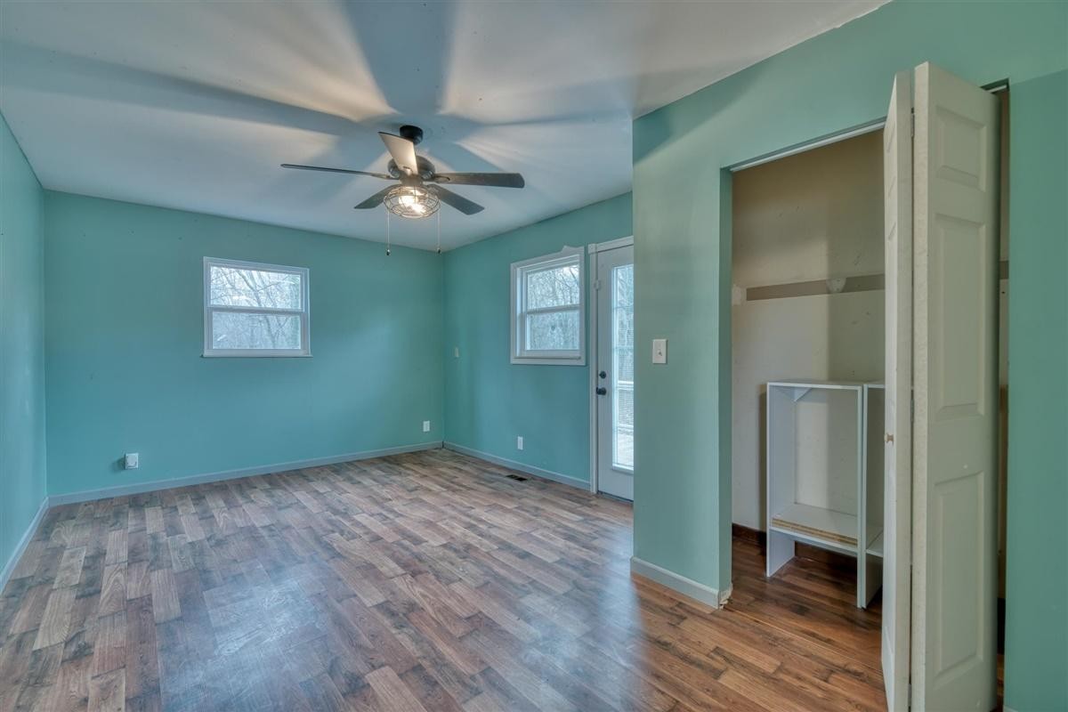 135 Georgia Avenue Oak Ridge, TN 37830 - Photo 17 of 32 a view of empty room with wooden floor and ceiling fan