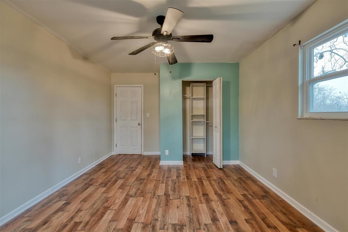 135 Georgia Avenue Oak Ridge, TN 37830 - Photo 19 of 32 wooden floor in an empty room with a window