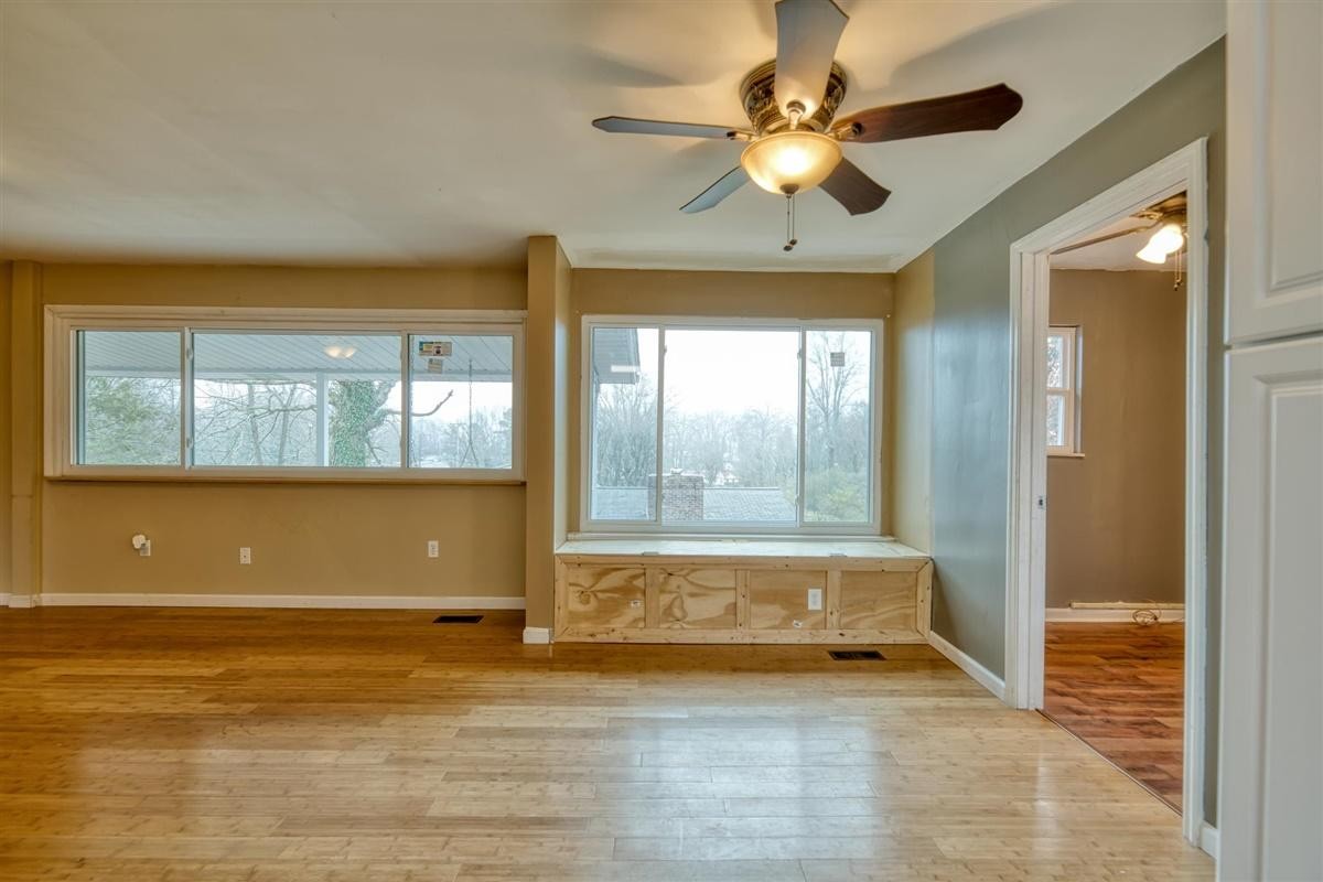 135 Georgia Avenue Oak Ridge, TN 37830 - Photo 8 of 32 a view of room with window and ceiling fan