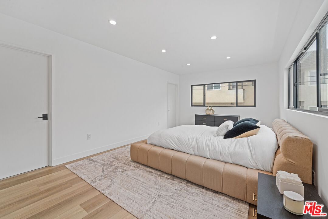 3305 Ocean Front Walk, Unit 2 Marina del Rey, CA 90292 - Photo 11 of 25 a bedroom with a bed and a couch