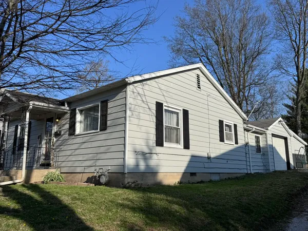 a view front of house with a yard