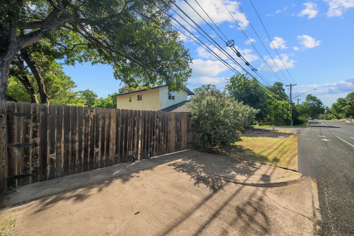 5008 Buckskin Pass Austin, TX 78745 - Photo 30 of 39