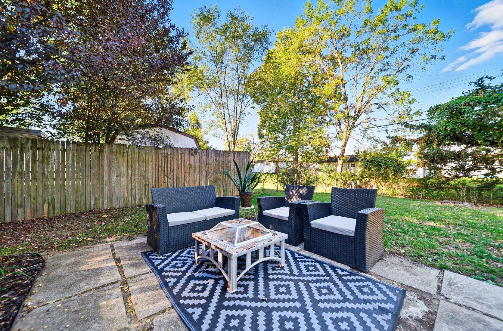 2627 Hubbell Road Columbus, OH 43232 - Photo 31 of 35 Patio