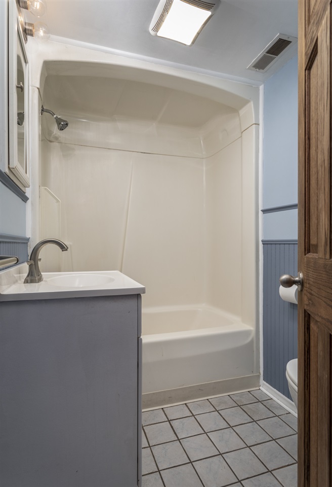 3188 North Three Mile Road Traverse City, MI 49686 - Photo 15 of 29 1881915-14.JPG
