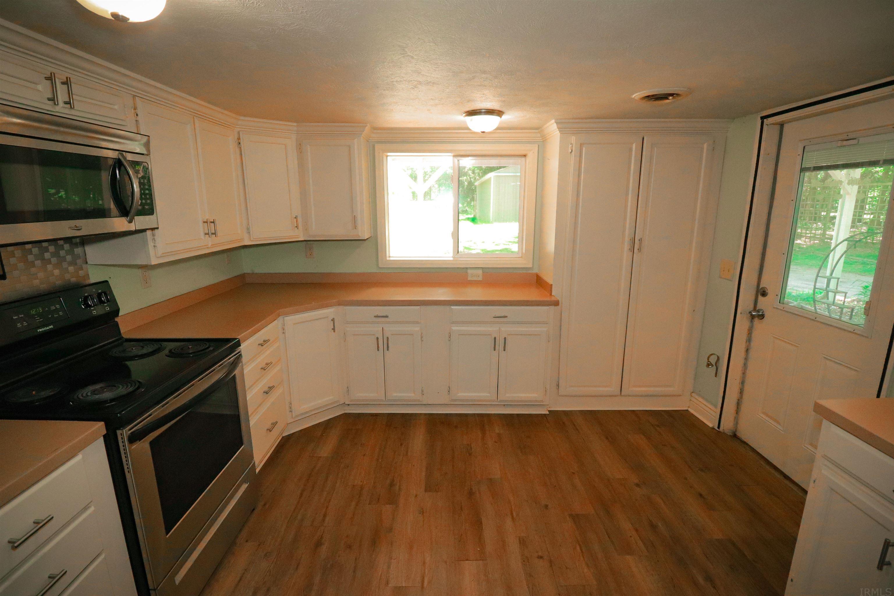 61526 Oak Road South Bend, IN 46614 - Photo 3 of 23 Gallery Image 3