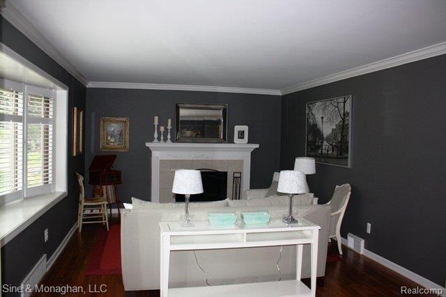 1050 Hawthorne Road Grosse Pointe, MI 48236 - Photo 8 of 24 IMG_5683.JPG