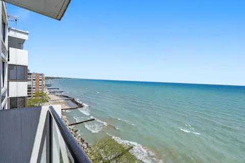$825,000 | 1500 Sheridan Road, Unit 9K, Wilmette, IL 60091