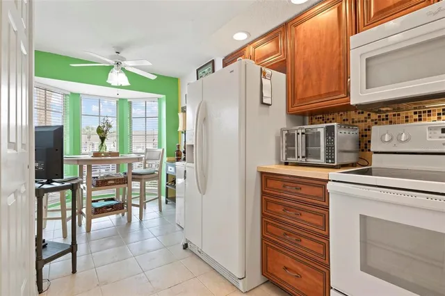 $269,000 | 202 Silver Lake Drive, Unit 203, Venice, FL 34292