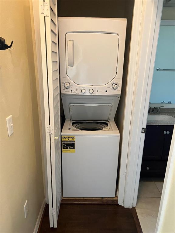 9122 Moonlit Meadows Loop, Unit 1 Riverview, FL 33578 - Photo 7 of 13 a utility room with dryer and washer