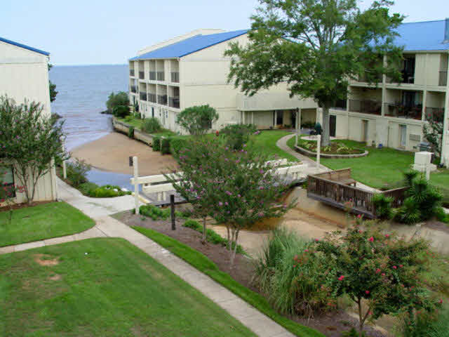 710 South Mobile Street, Unit 44 Fairhope, AL 36532 - Photo 32 of 41 3rd-flr balcony view