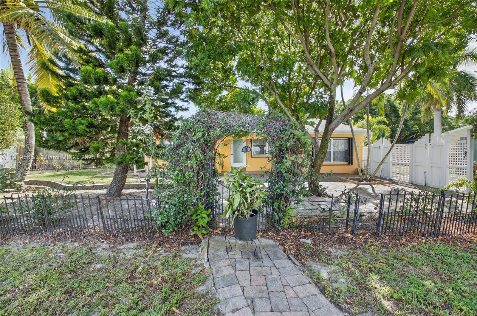 5172 Pine Tree Drive Delray Beach, FL 33484 - Photo 25 of 59 a backyard of a house with lots of green space