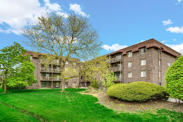 $78,900 | 820 Elder Road, Unit C115, Homewood, IL 60430