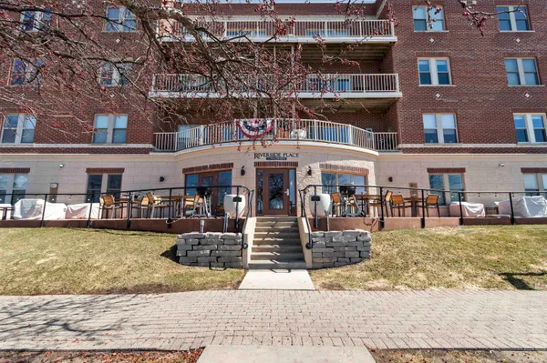 $324,900 | 118 South Washington Street, Unit 417B, Green Bay, WI 54301