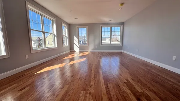 $665,000 | 585 Washington Street, Unit 301, Quincy, MA 02169
