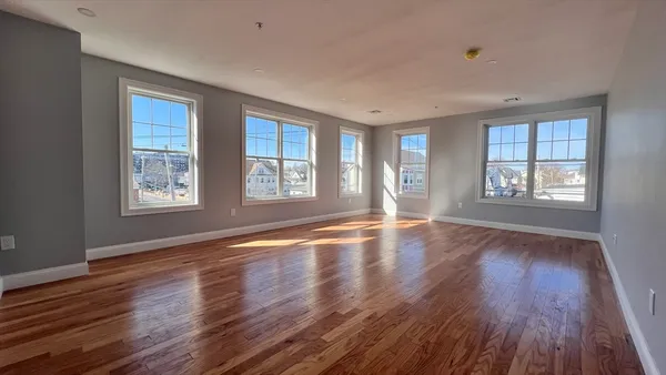 $665,000 | 585 Washington Street, Unit 301, Quincy, MA 02169