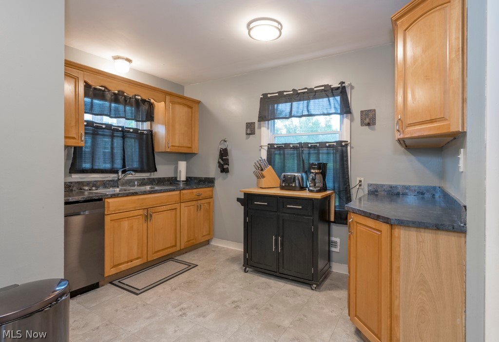 5861 Pearl Road Cleveland, OH 44130 - Photo 12 of 35 Gallery Image 12