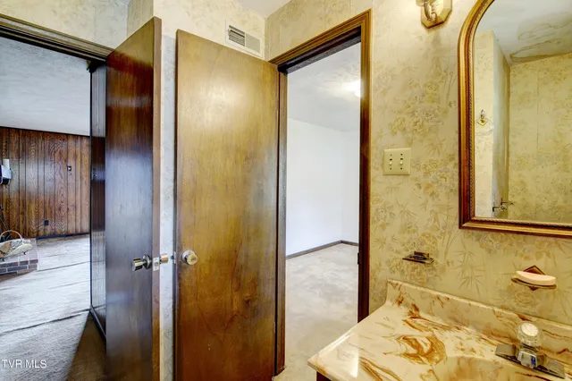 $990,000 | 848 Navajo Drive, Jefferson City, TN 37760