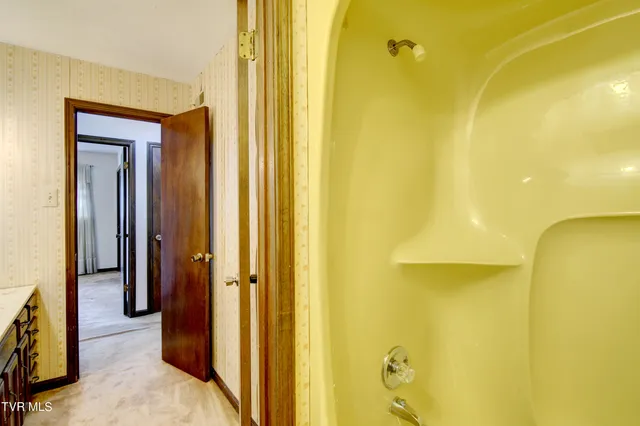 $990,000 | 848 Navajo Drive, Jefferson City, TN 37760