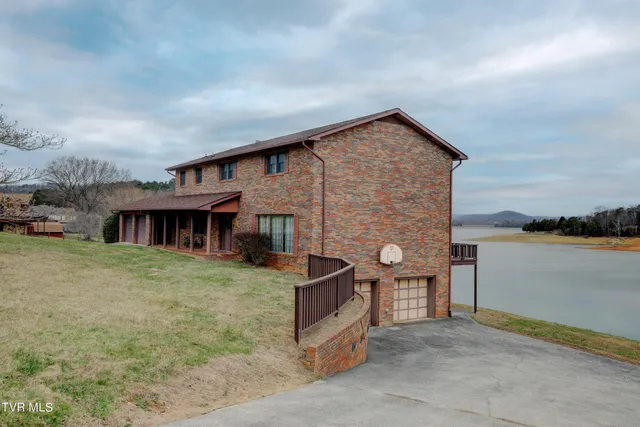 $990,000 | 848 Navajo Drive, Jefferson City, TN 37760