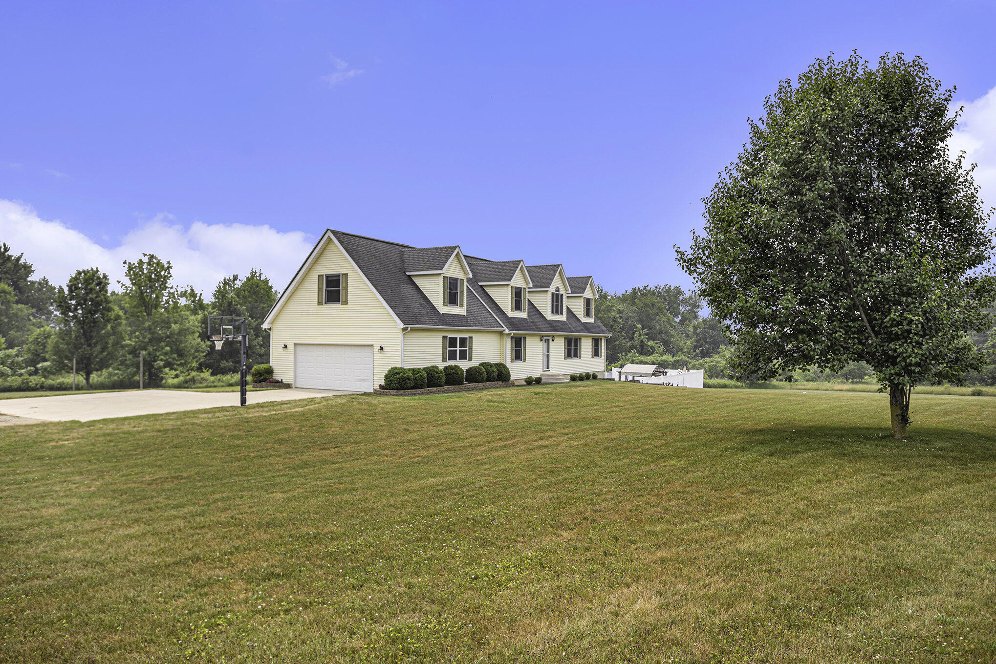 907 Curtis Road Quincy, MI 49082 - Photo 6 of 63 012_907_curtis_rd_quincy_mi_49082-68