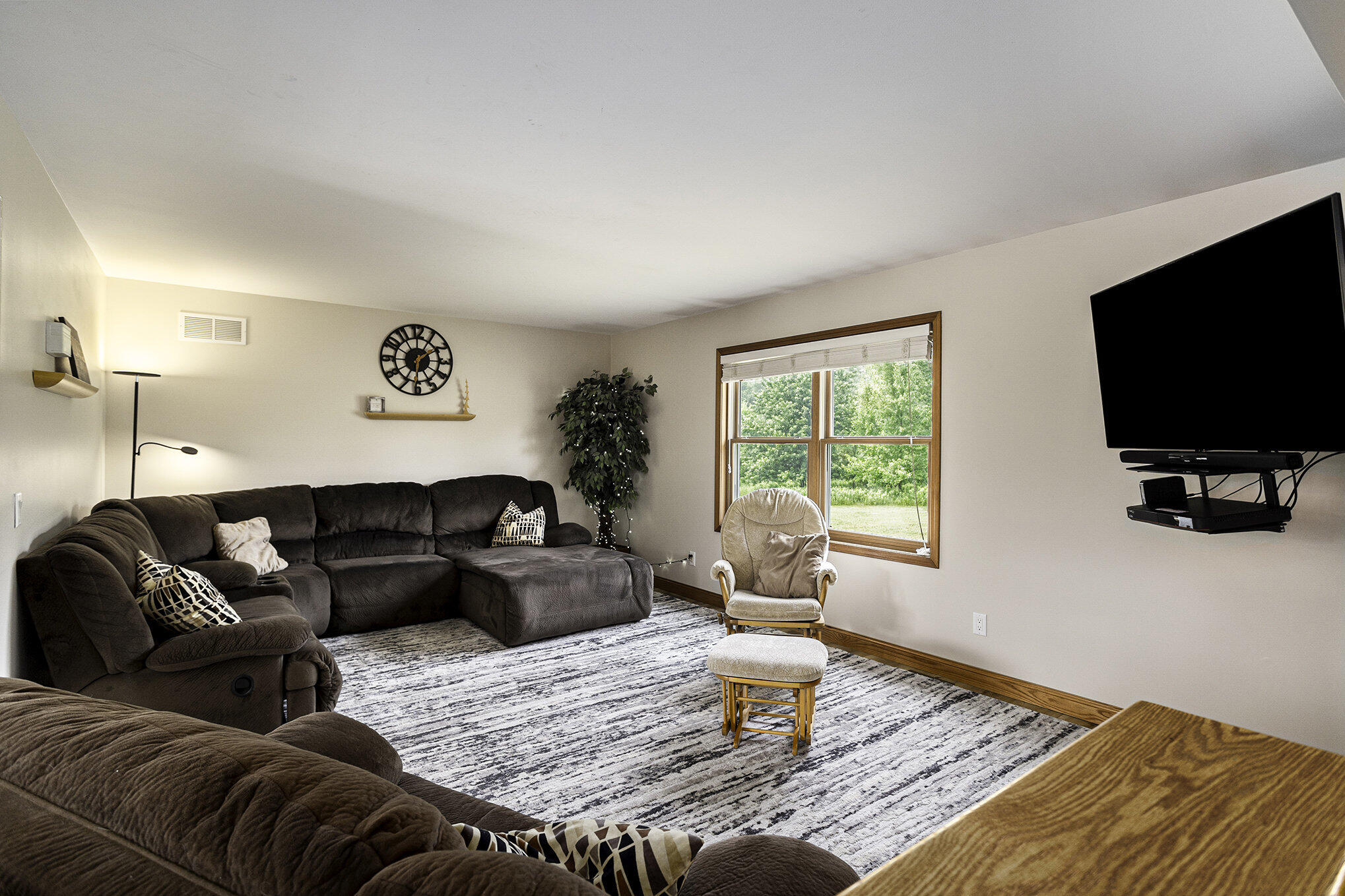 907 Curtis Road Quincy, MI 49082 - Photo 8 of 63 014_907_curtis_rd_quincy_mi_49082-32