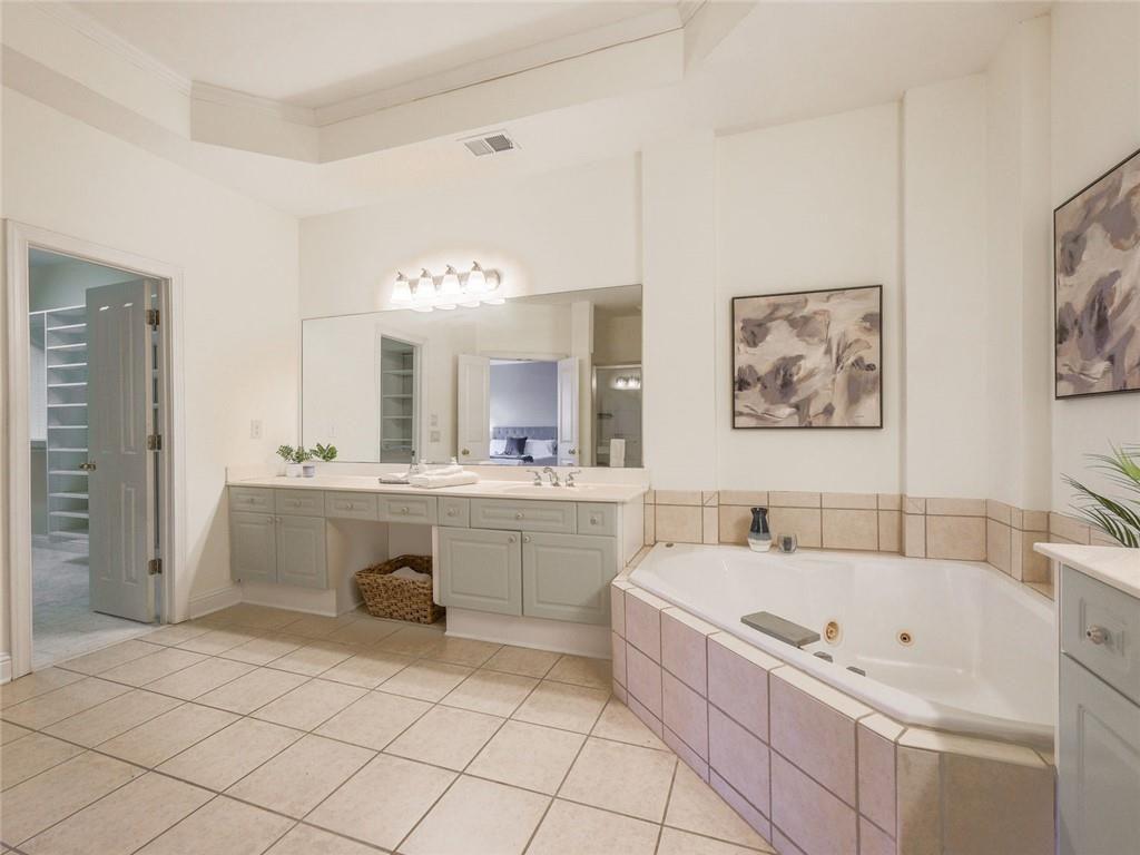 1051 Emory Parc Place Decatur, GA 30033 - Photo 15 of 30 a large bathroom with a tub a sink and mirror