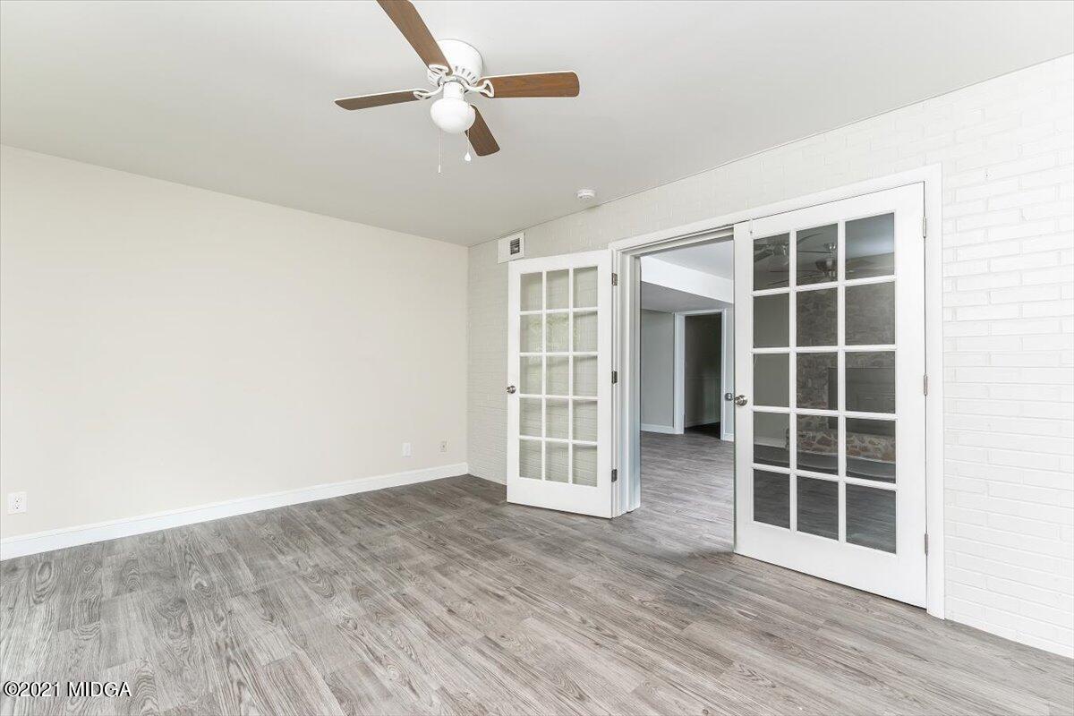 5611 Sardis Church Road Macon, GA 31216 - Photo 28 of 32 an empty room with windows and cabinet