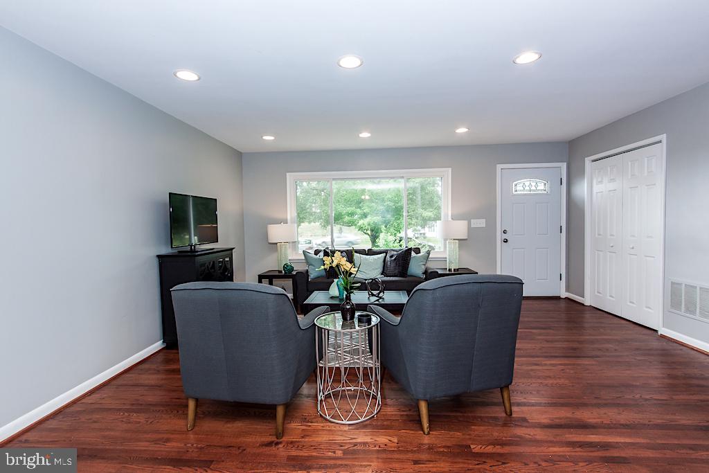 6008 Accokeek Road Brandywine, MD 20613 - Photo 3 of 22 Living Room