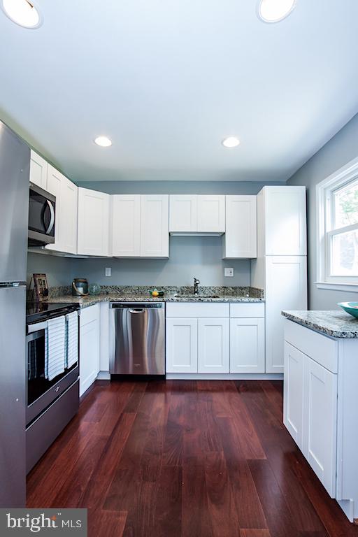 6008 Accokeek Road Brandywine, MD 20613 - Photo 4 of 22 Kitchen