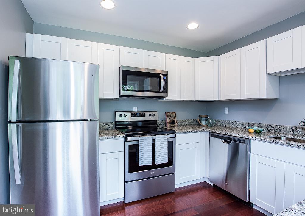6008 Accokeek Road Brandywine, MD 20613 - Photo 5 of 22 Kitchen w/stainless steel appliances