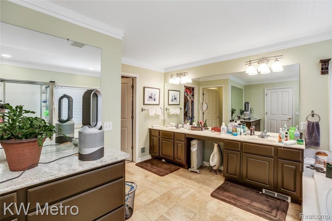 4060 Holly Lane Rochester, MI 48306 - Photo 34 of 48 Bathroom