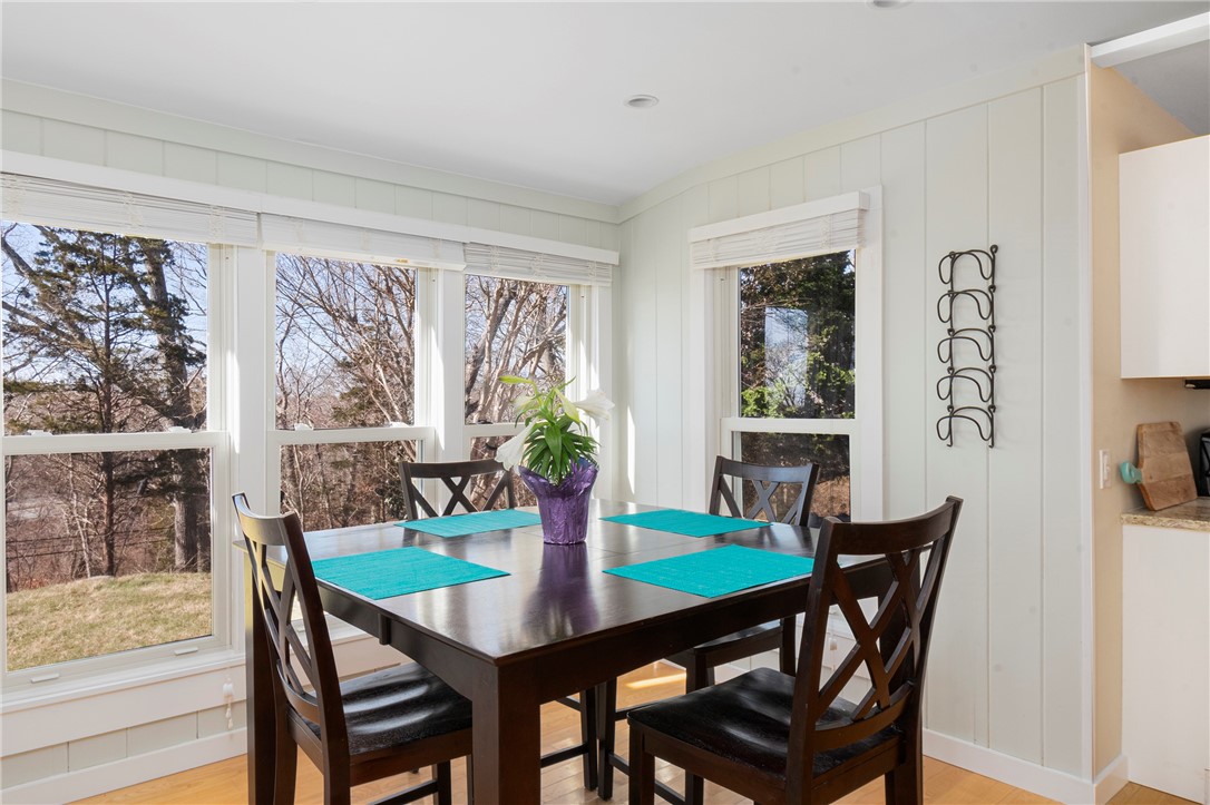 5009 Old Post Road Charlestown, RI 02813 - Photo 11 of 33 Breakfast Nook