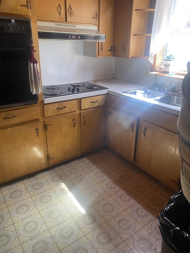 902 Days Road Lafayette, TN 37083 - Photo 12 of 65 a kitchen with a stove and a cabinets