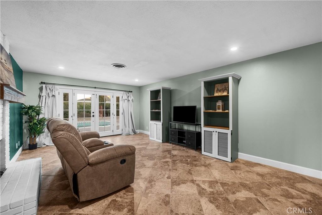 43638 21st Street West Lancaster, CA 93536 - Photo 8 of 30