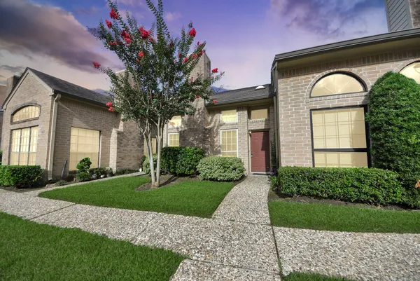 $2,300 | 1022 Memorial Village Drive, Houston, TX 77024